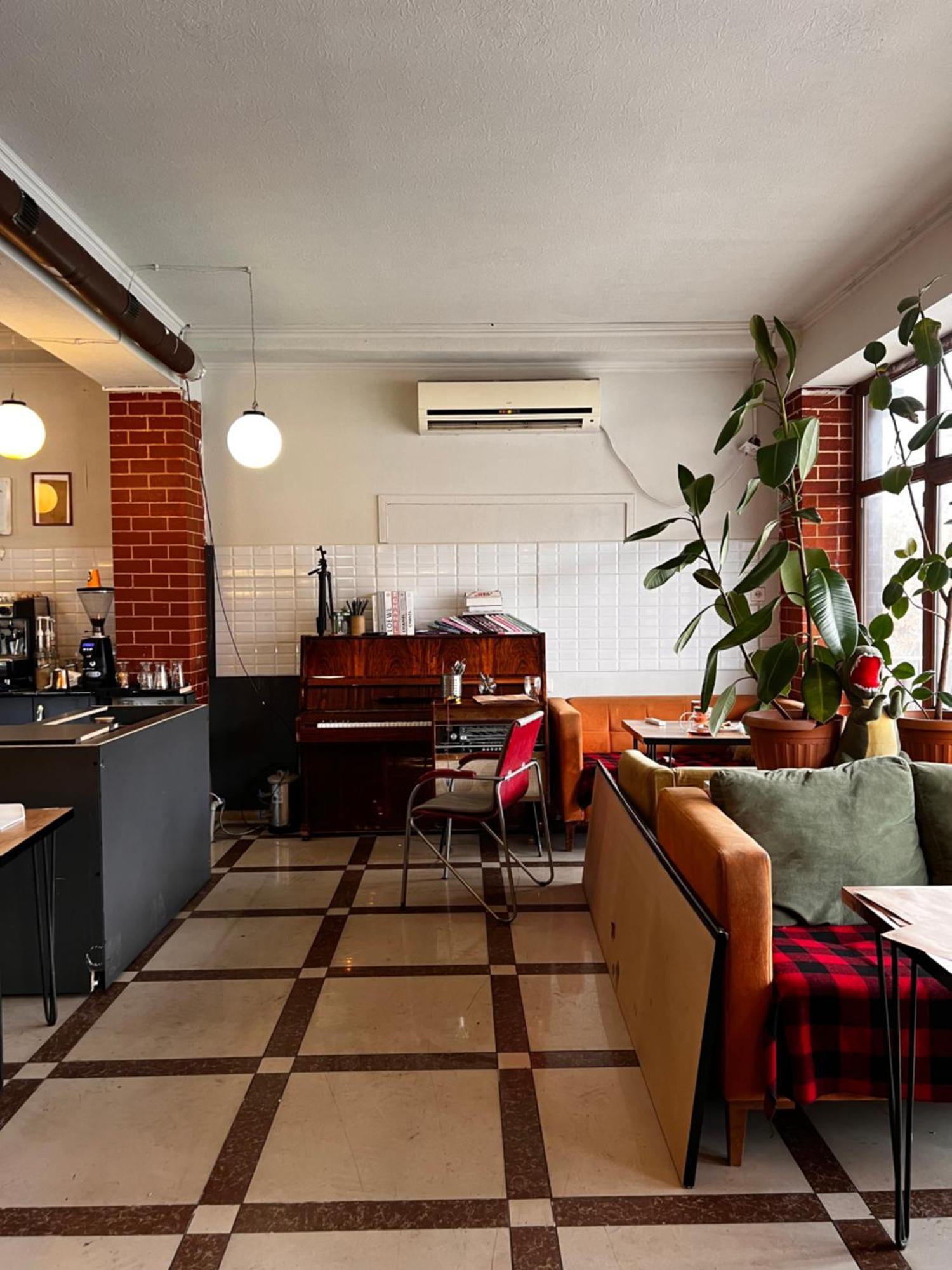 Salam Hotel Ош Екстериор снимка