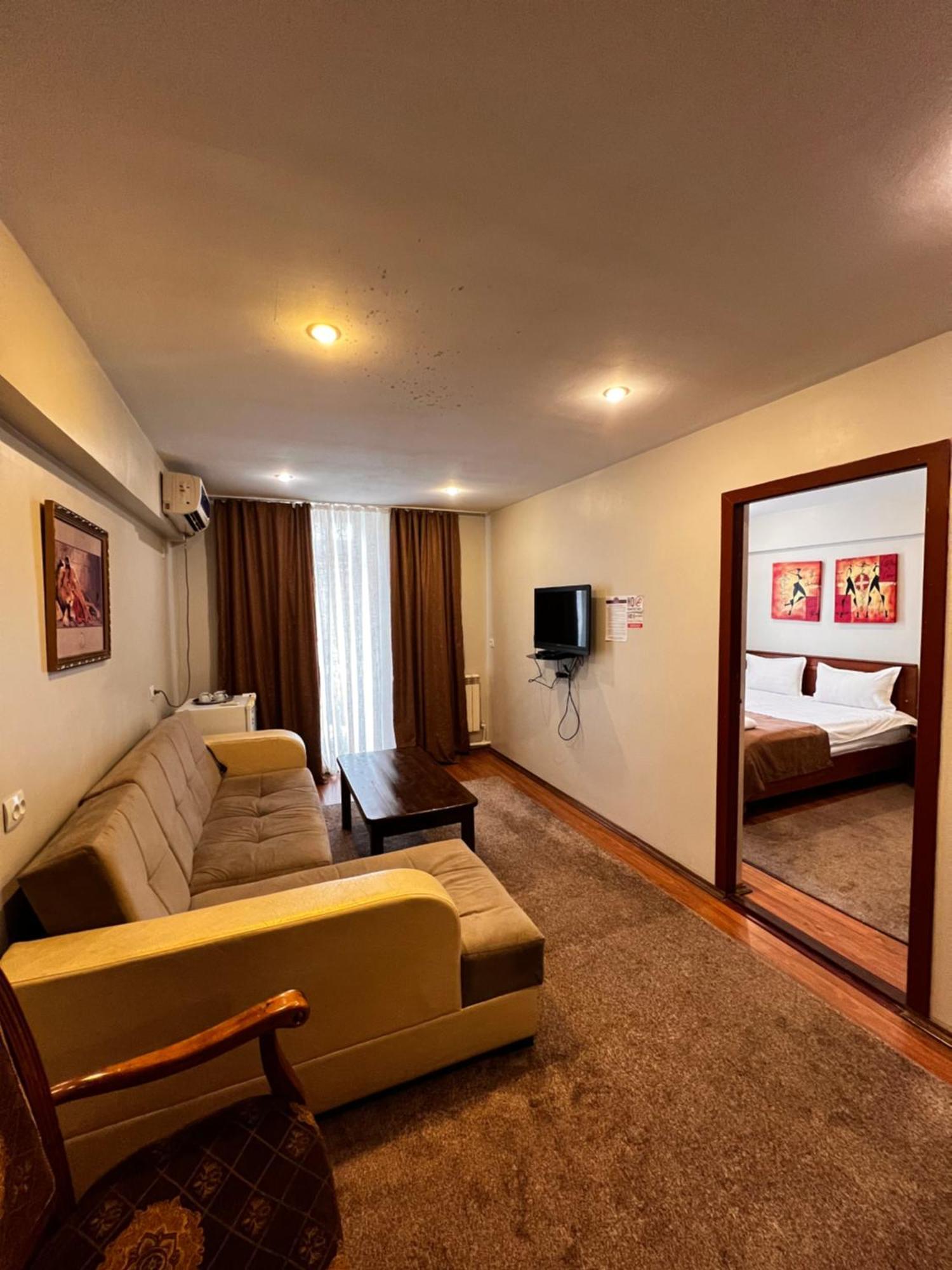 Salam Hotel Ош Екстериор снимка