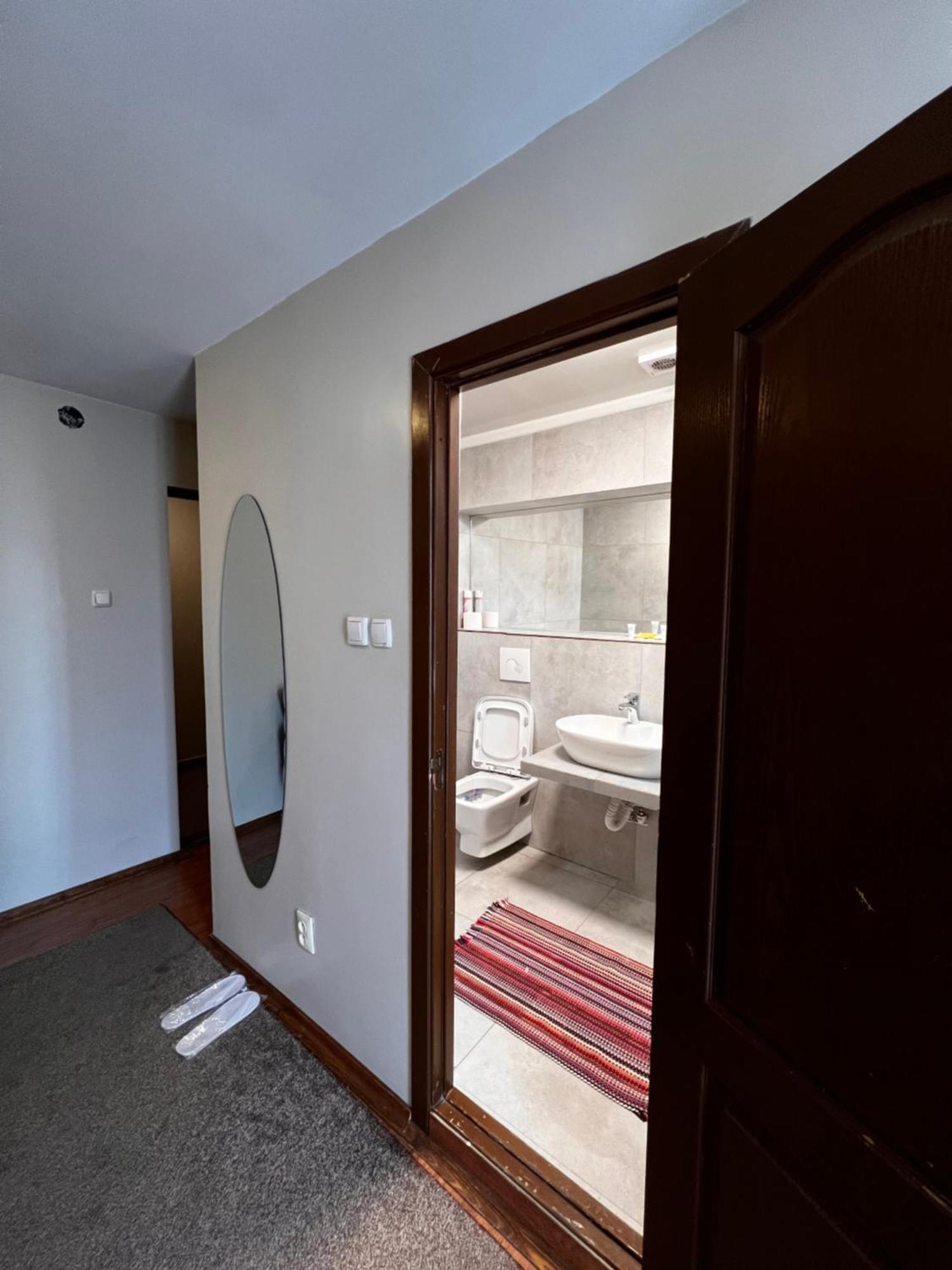 Salam Hotel Ош Екстериор снимка