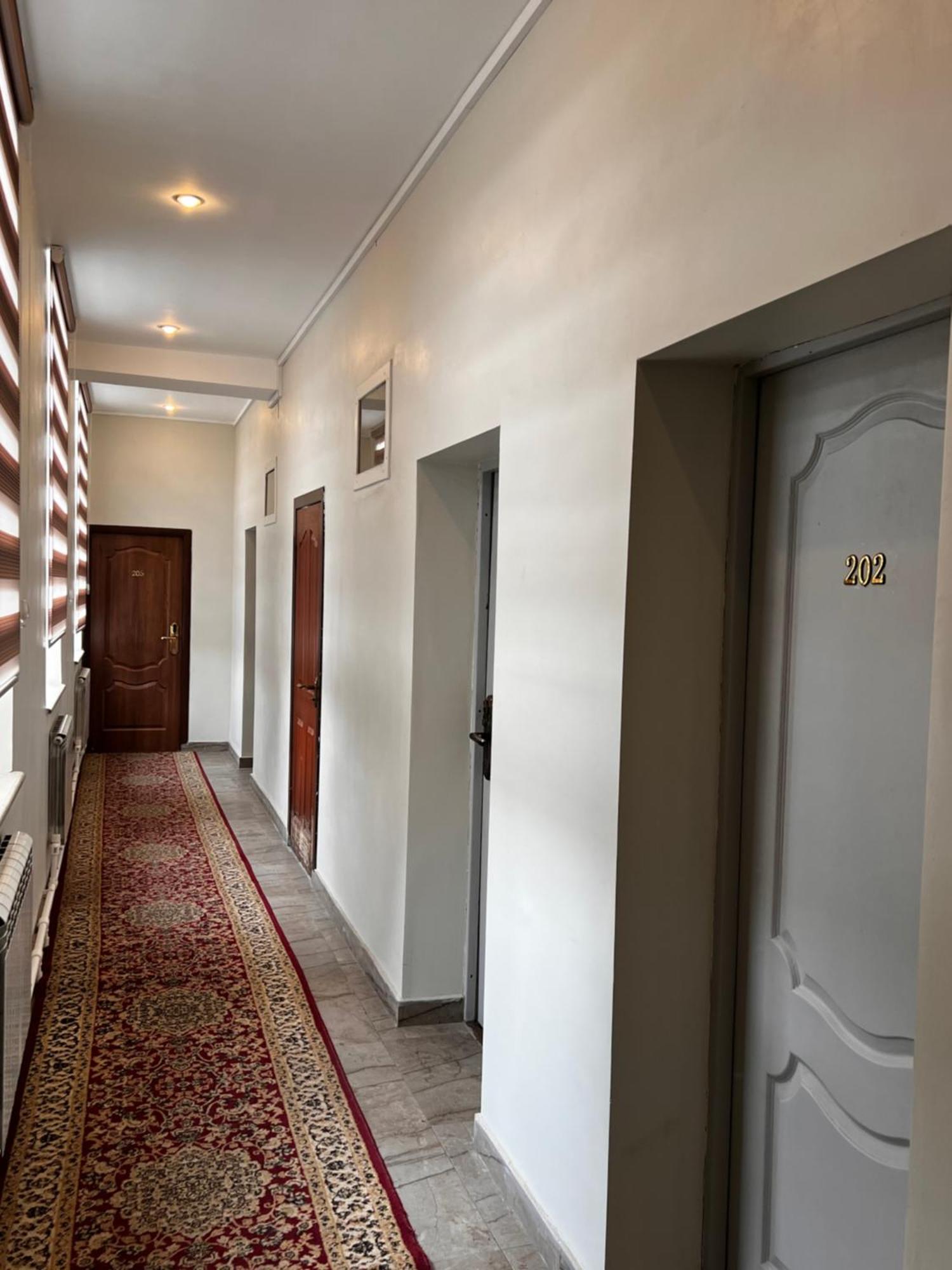 Salam Hotel Ош Екстериор снимка
