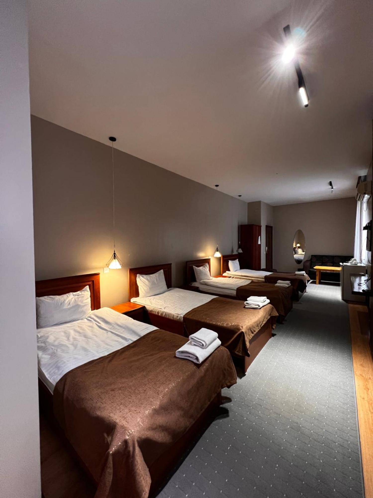 Salam Hotel Ош Екстериор снимка