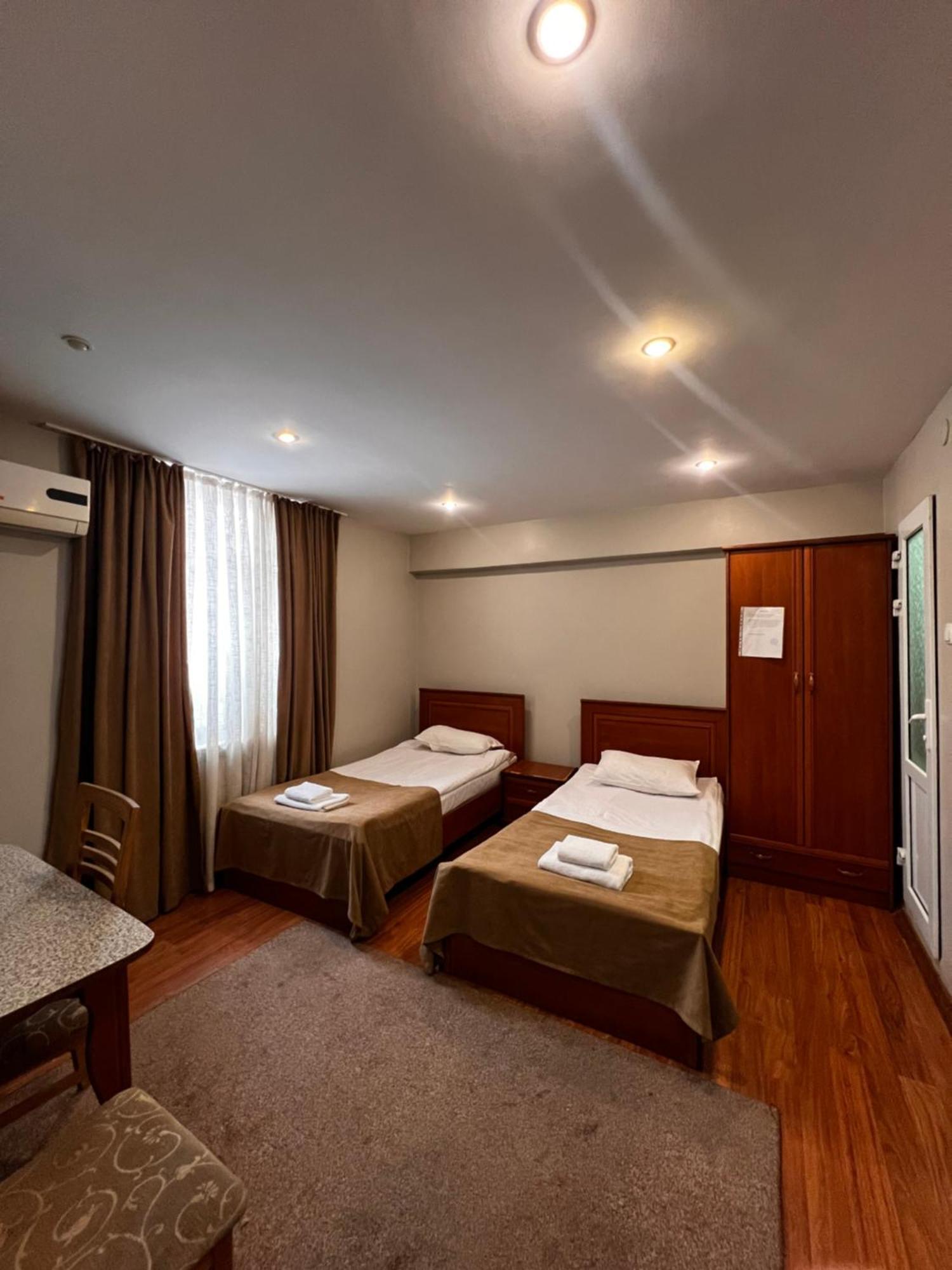 Salam Hotel Ош Екстериор снимка