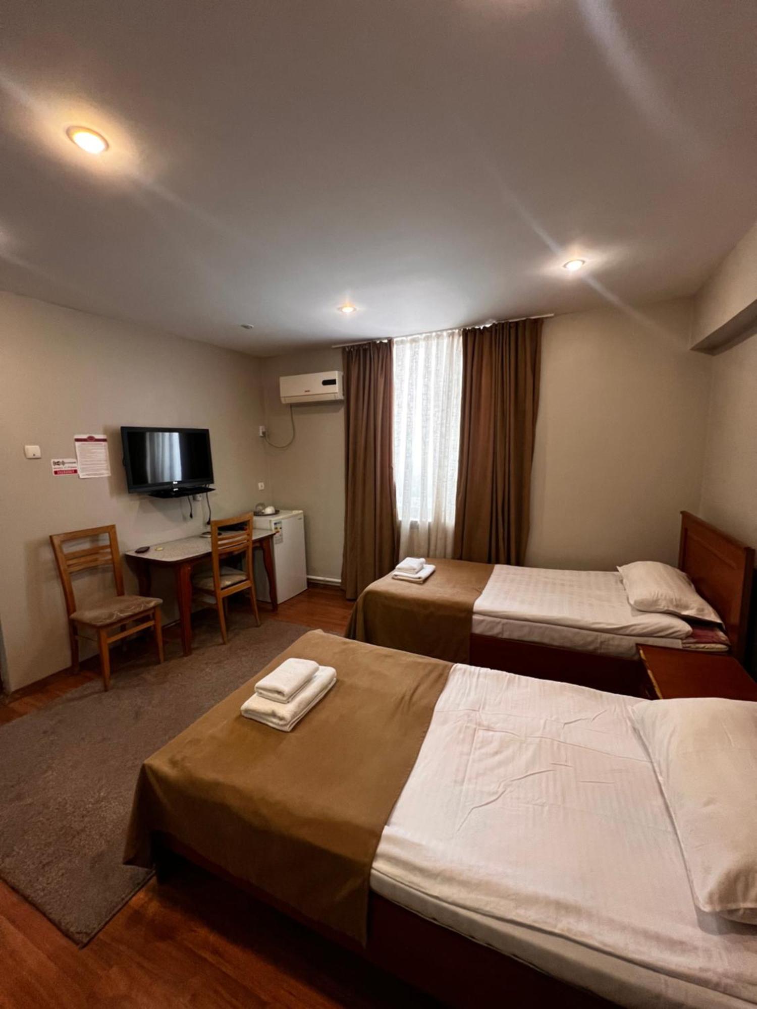 Salam Hotel Ош Екстериор снимка