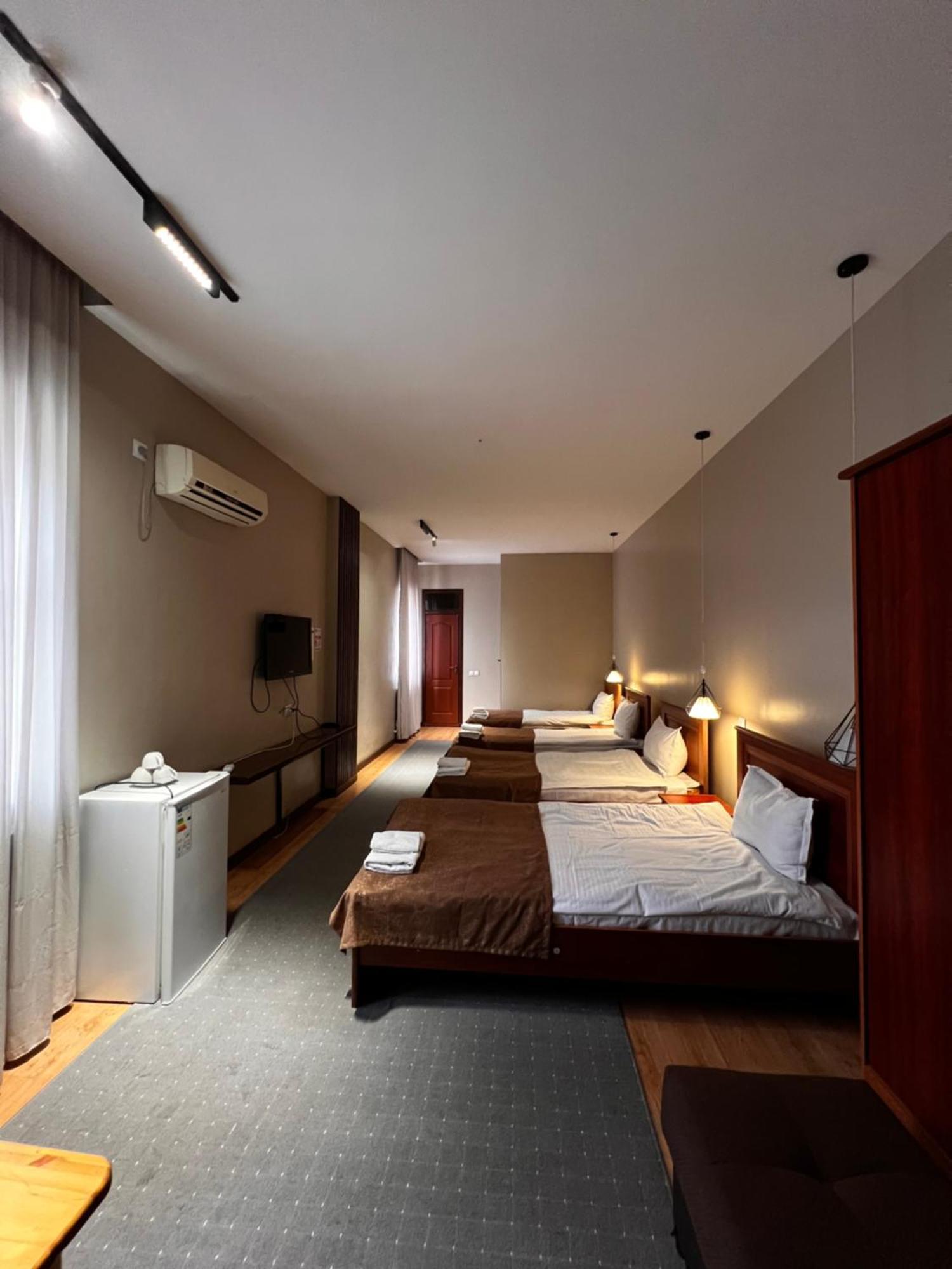 Salam Hotel Ош Екстериор снимка