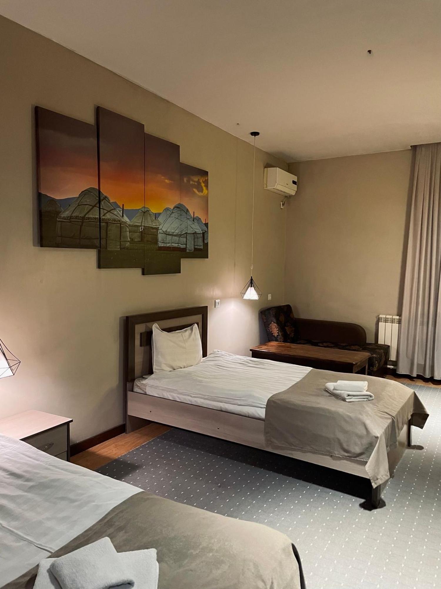Salam Hotel Ош Екстериор снимка