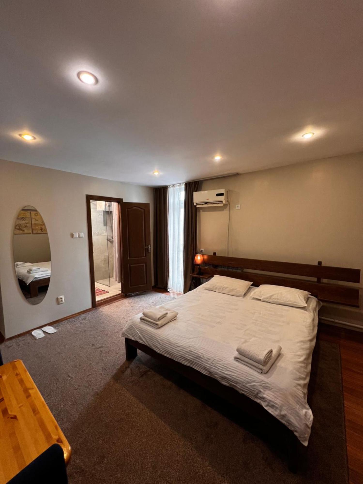 Salam Hotel Ош Екстериор снимка