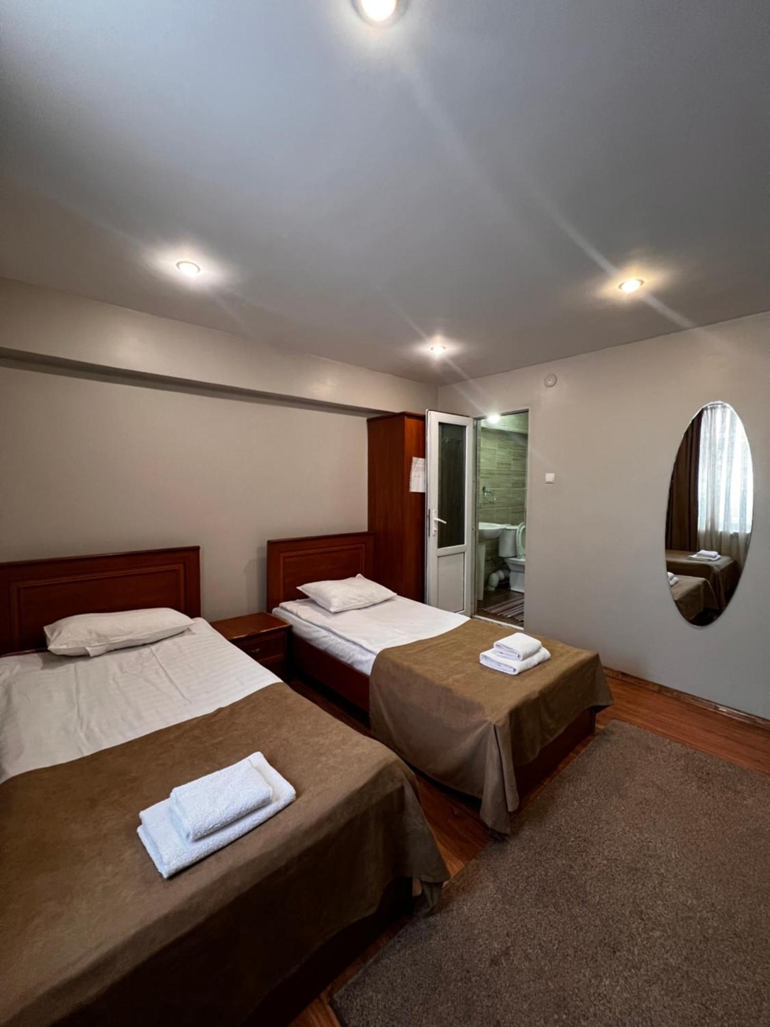 Salam Hotel Ош Екстериор снимка