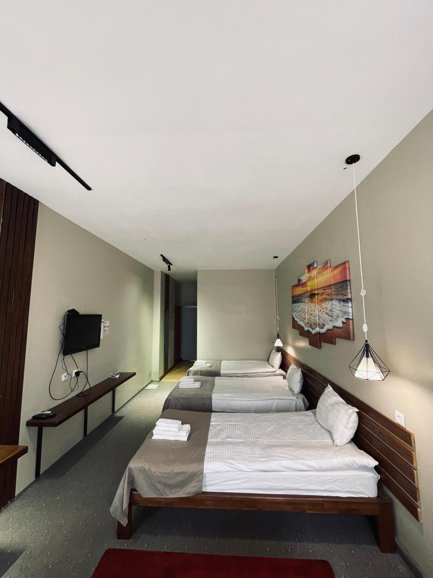 Salam Hotel Ош Екстериор снимка