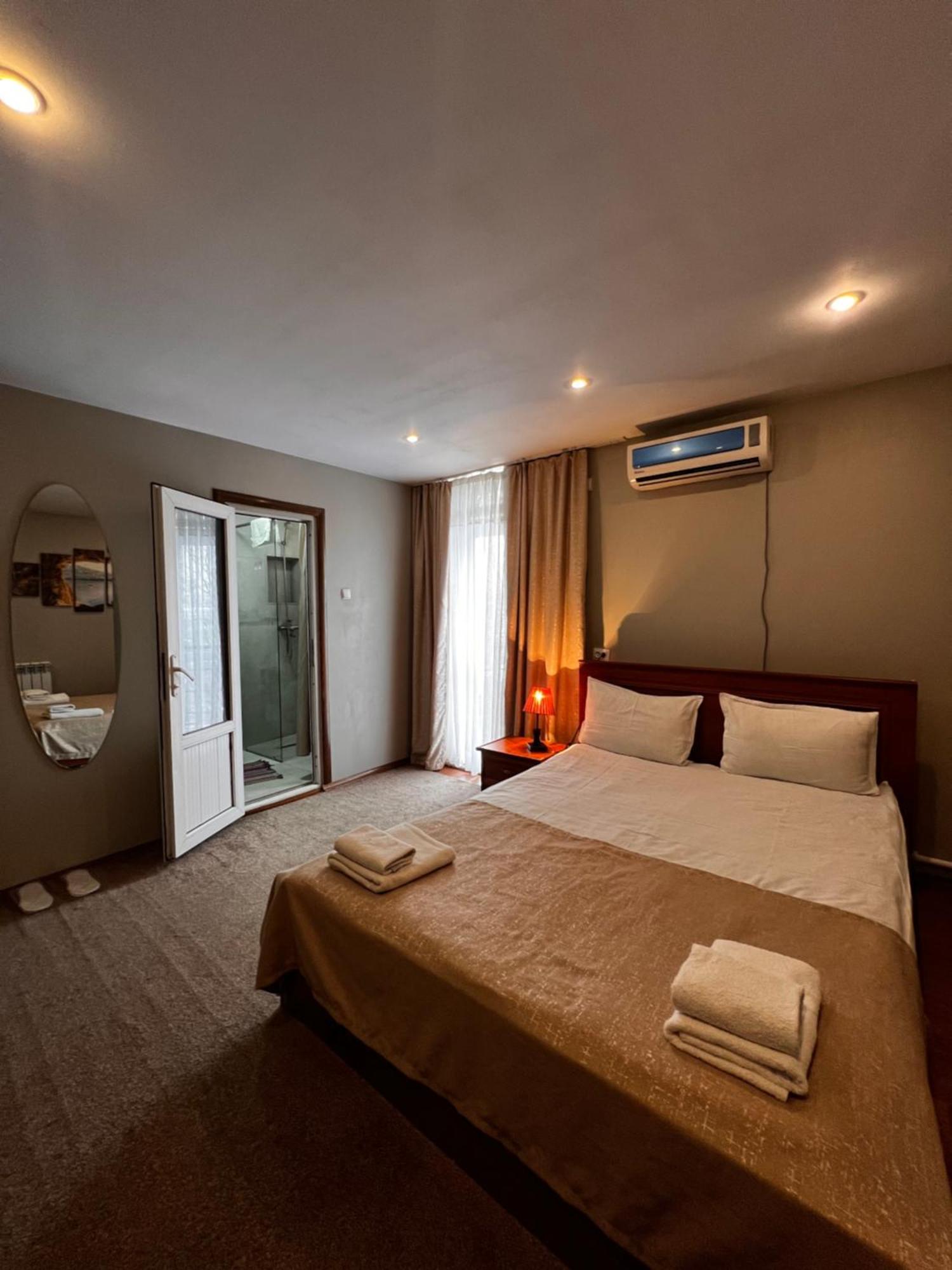 Salam Hotel Ош Екстериор снимка