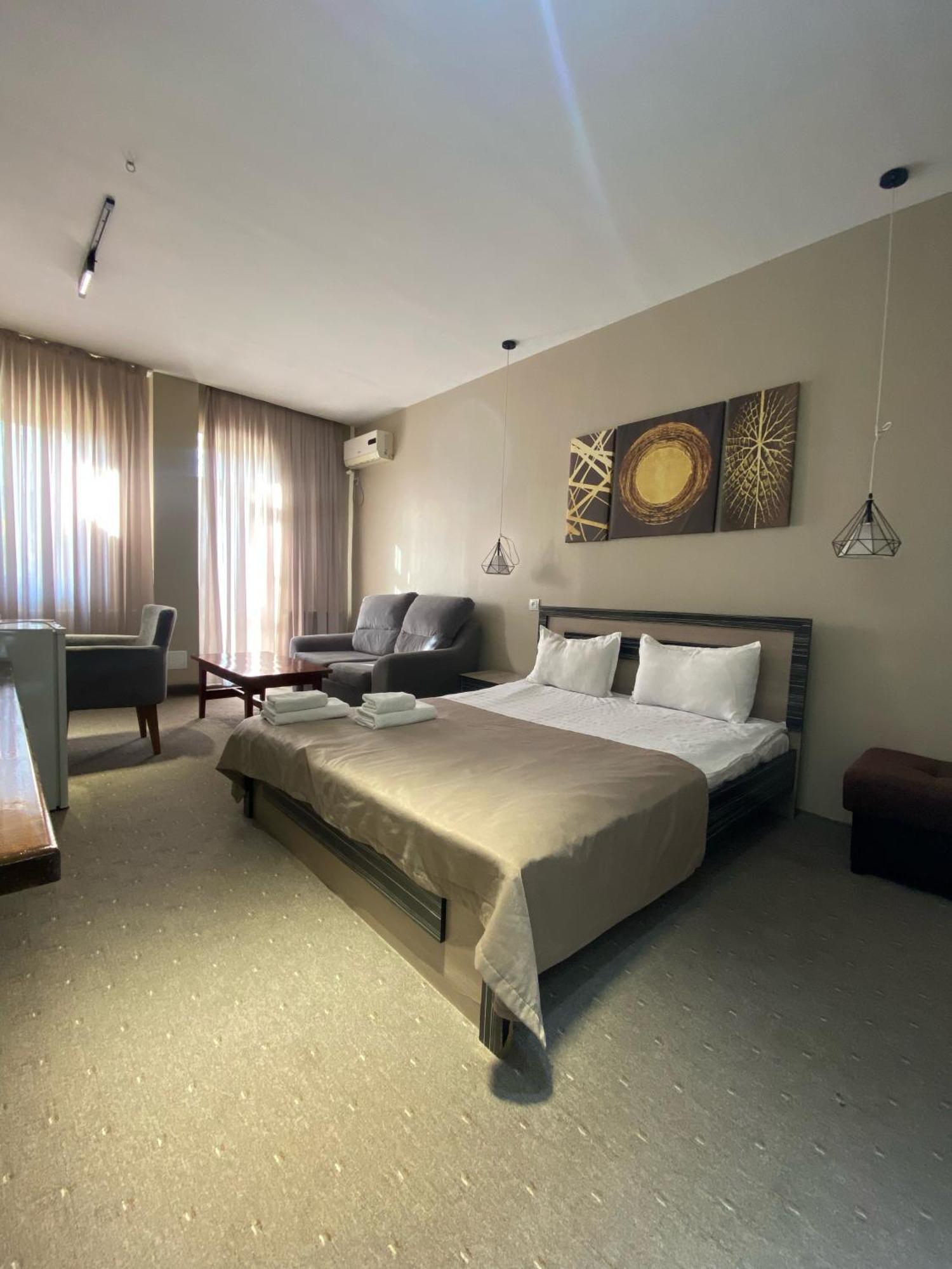 Salam Hotel Ош Екстериор снимка