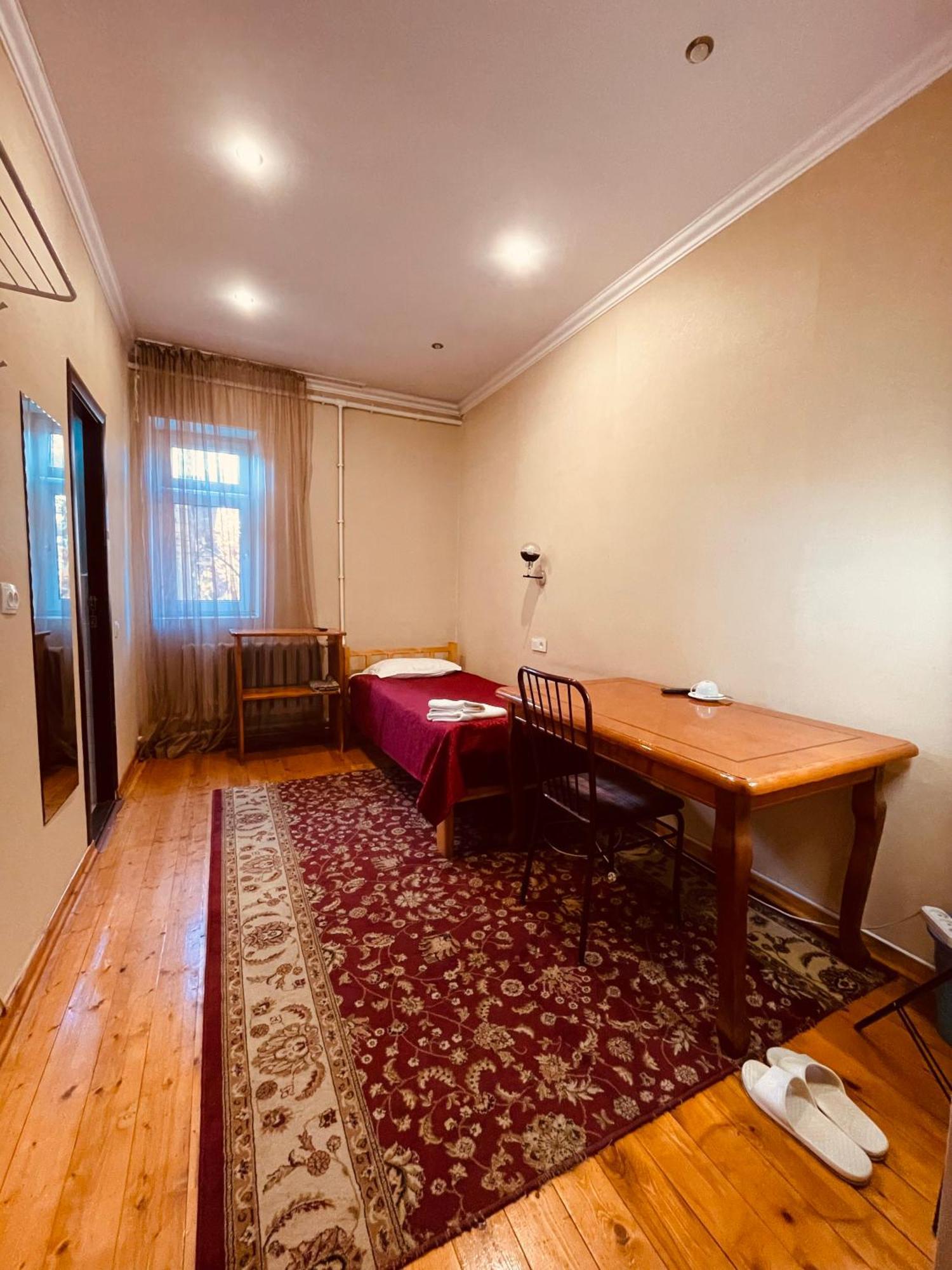 Salam Hotel Ош Екстериор снимка
