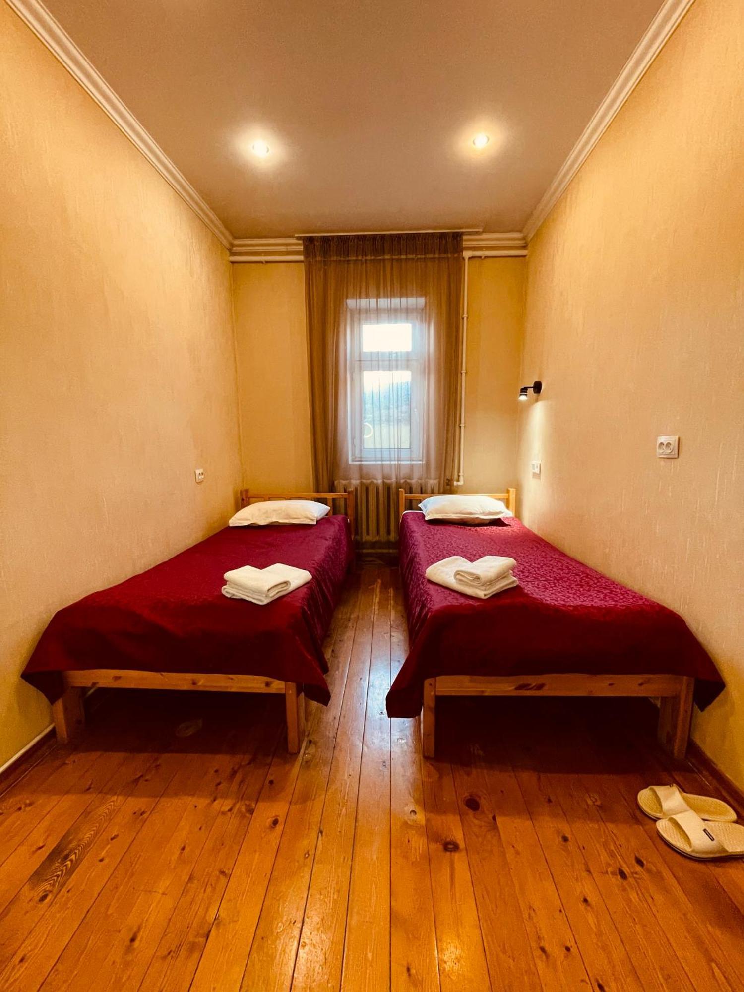Salam Hotel Ош Екстериор снимка