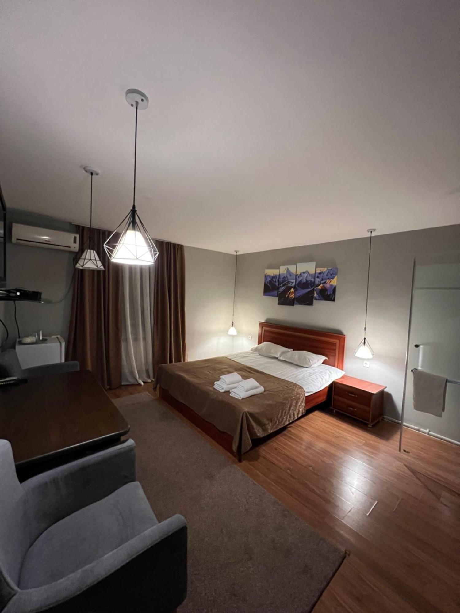 Salam Hotel Ош Екстериор снимка
