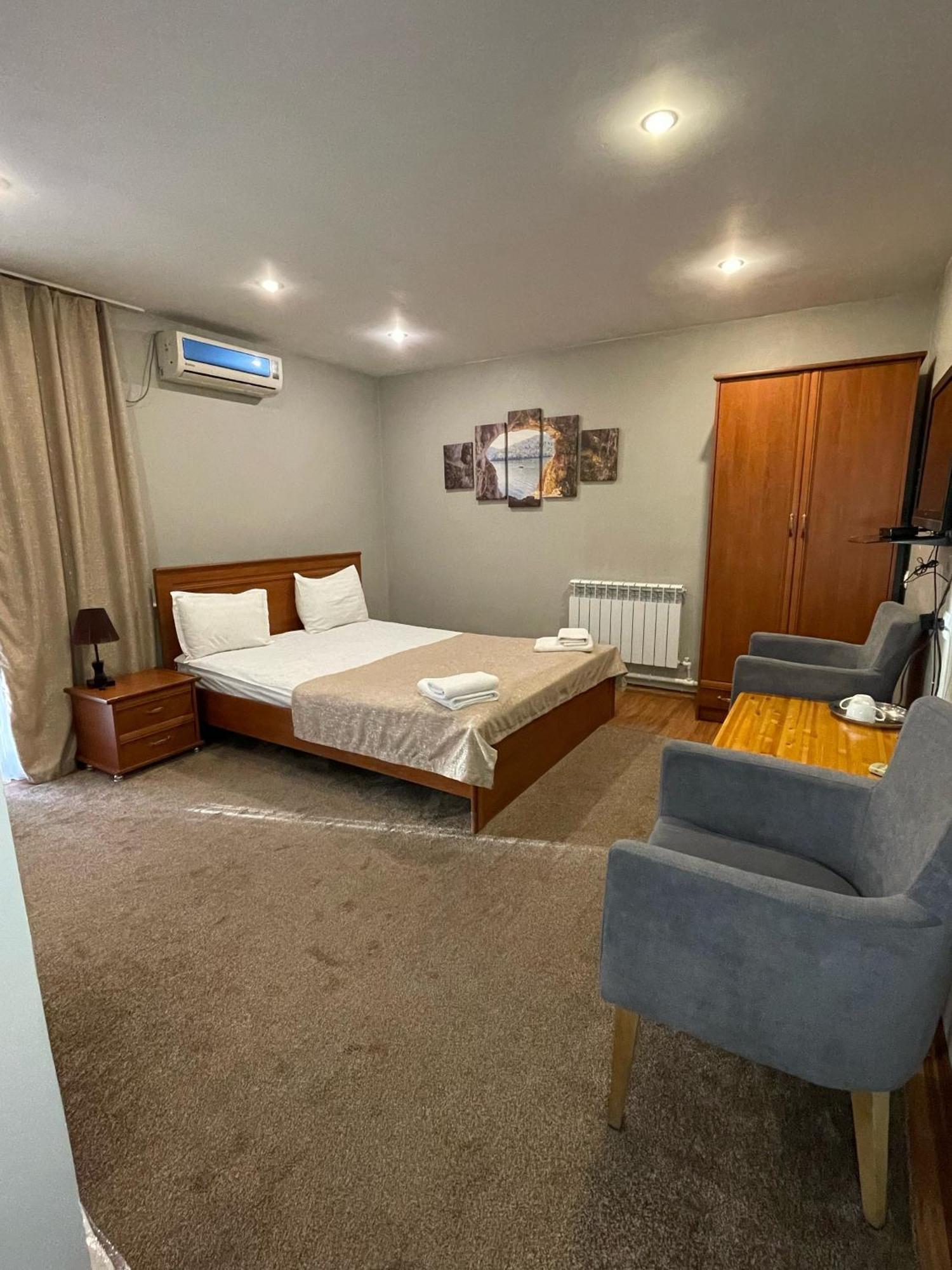Salam Hotel Ош Екстериор снимка