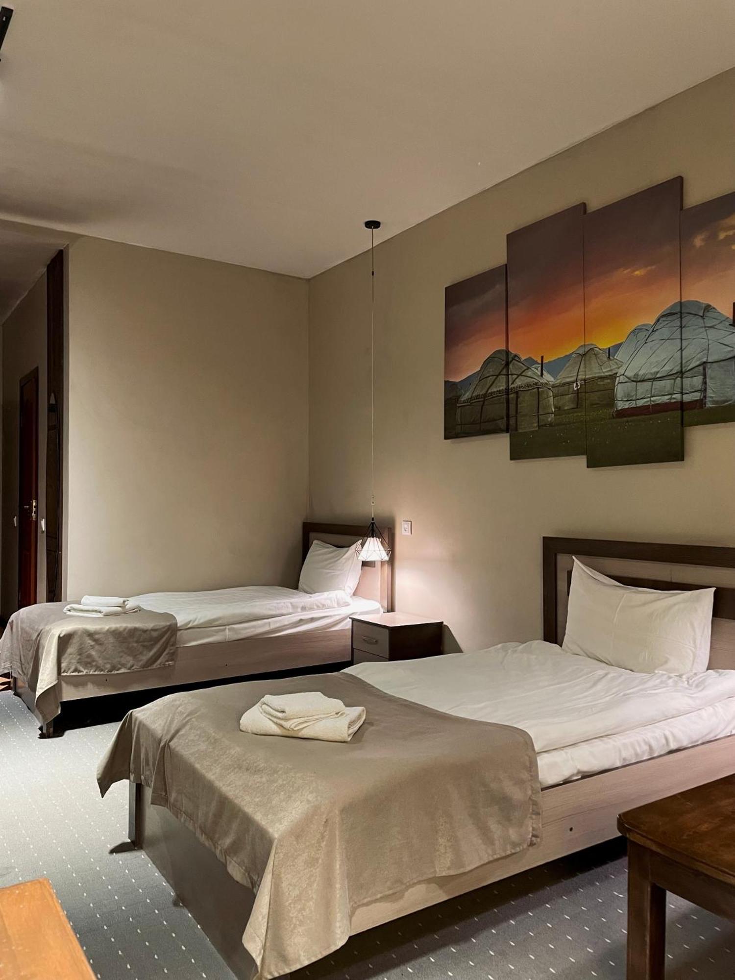 Salam Hotel Ош Екстериор снимка